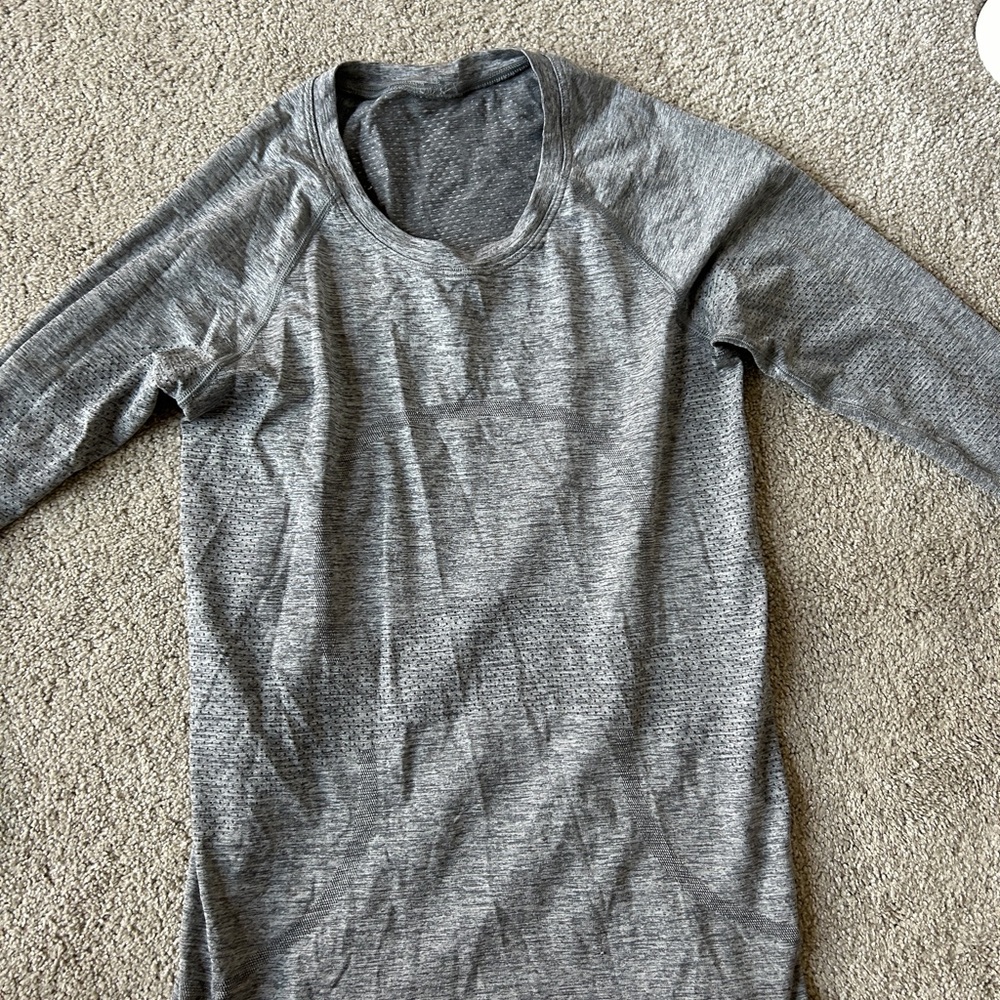 Lululemon Athletica Heathered Gray Long Sleeve Top